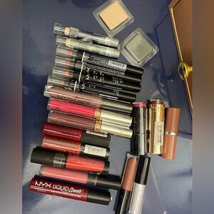 LIP BUNDLE